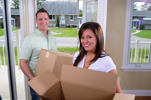 Residential moving truck service for flats and houses in Crofton Park